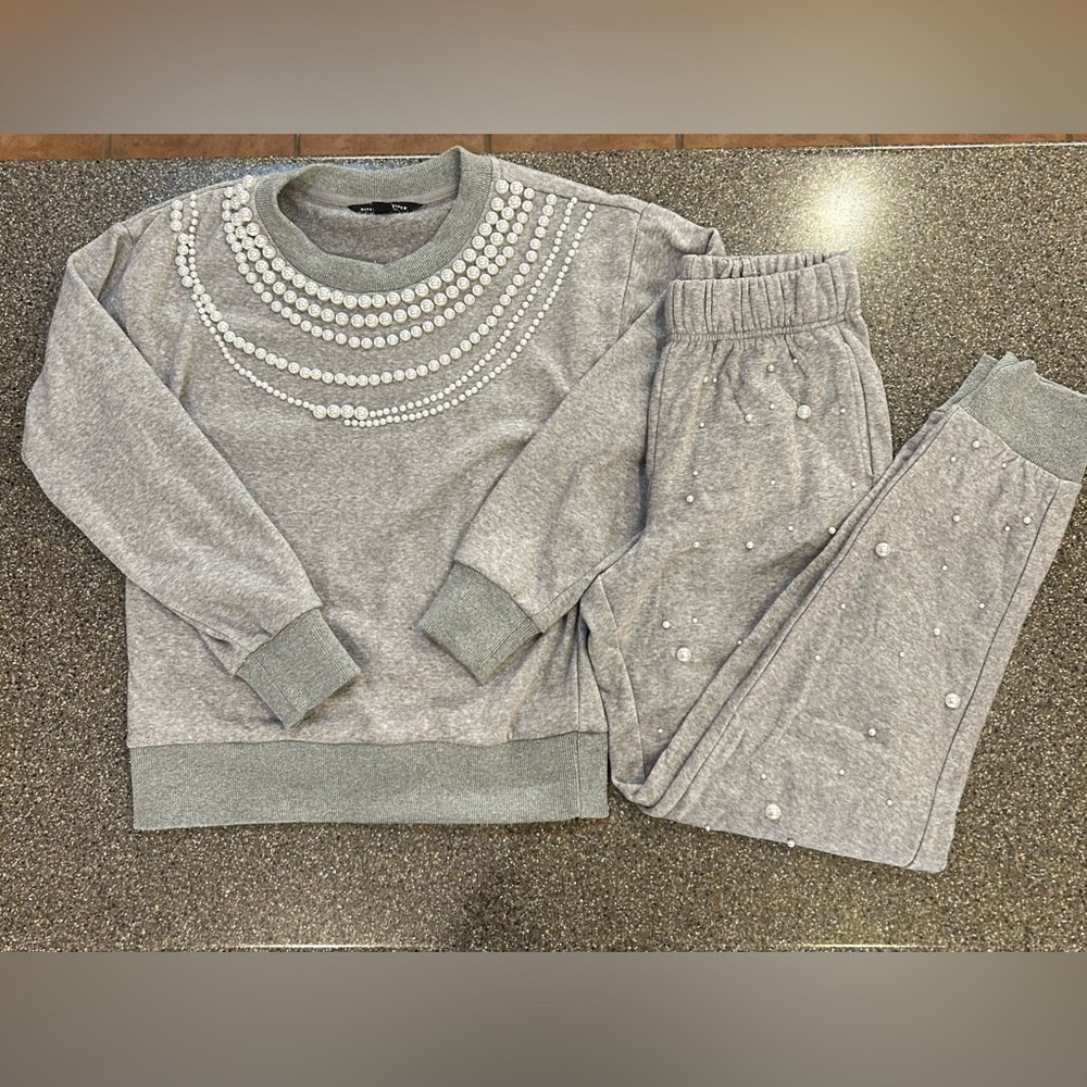 Boston Proper Pearl Necklace Lounge Set